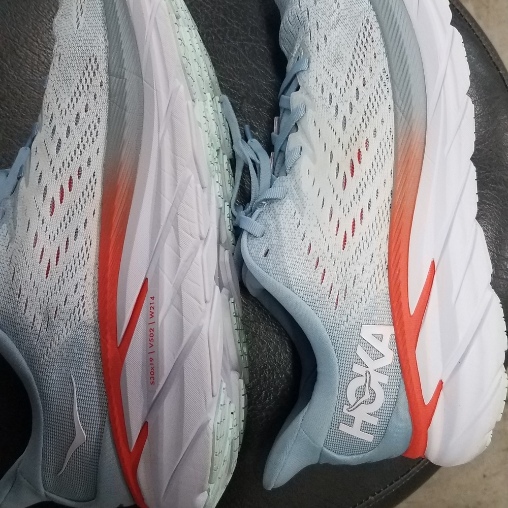 Womens Hoka Clifton 8 size 11b.
